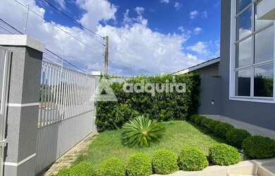 Imagem: A casa possui 3 Dormitórios, 3 Banheiros, 2 Vagas na garagem