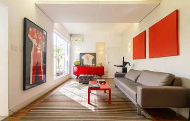 Imagem: O depósito possui 5 Vagas na garagem, 398m² de Área e está