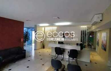 Imagem: O depósito possui 5 Vagas na garagem, 680m² de Área e está