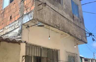 Imagem: A casa possui 3 Dormitórios, 1 Banheiro e está localizado