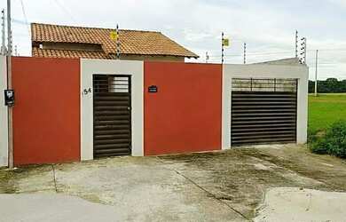 Imagem: A casa possui 2 Dormitórios, 1 Banheiro, 1 Vaga na garagem