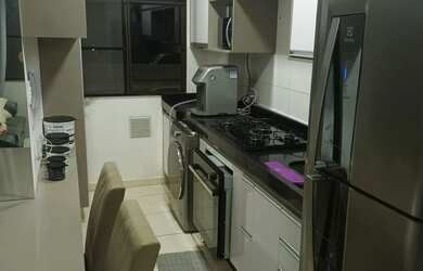 Imagem: O apartamento possui 2 Dormitórios, 1 Banheiro, 1 Vaga na garagem