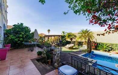 Imagem: A casa possui 5 Dormitórios, 5 Banheiros, 2 Vagas na garagem