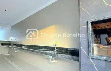 Imagem: A casa possui 2 Dormitórios, 1 Banheiro, 2 Vagas na garagem