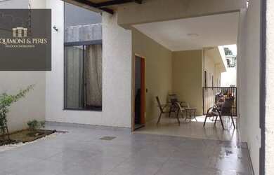 Imagem: A casa possui 3 Dormitórios, 2 Banheiros e 102m² de Área