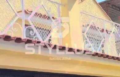 Imagem: A casa possui 3 Dormitórios, 1 Banheiro, 2 Vagas na garagem