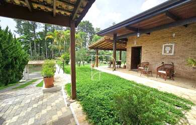 Imagem: A casa em condomínio possui 3 Dormitórios, 3 Banheiros, 5