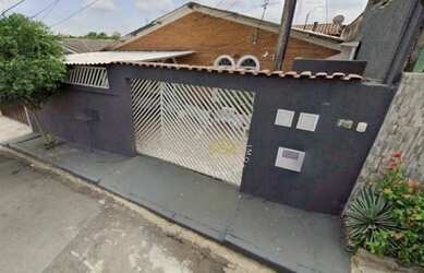 Imagem: A casa possui 3 Dormitórios, 3 Banheiros, 2 Vagas na garagem