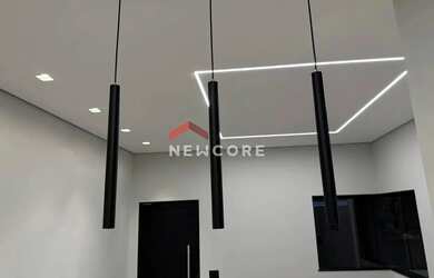 Imagem: A casa possui 3 Dormitórios, 2 Banheiros, 2 Vagas na garagem