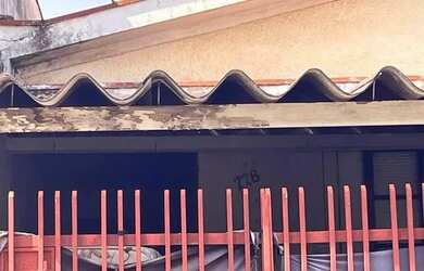 Imagem: A casa possui 2 Dormitórios, 1 Banheiro e 100m² de Área e