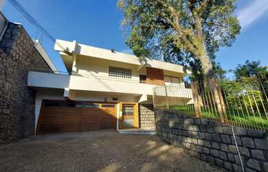 Imagem: O depósito para alugar possui 2 Vagas na garagem, 270m² de