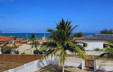 Imagem: A casa possui 4 Dormitórios, Acomodam 10 pessoas, 5 Vagas na