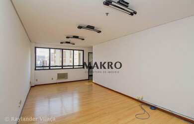 Imagem: O depósito possui 2 Vagas na garagem e 120m² de Área e está