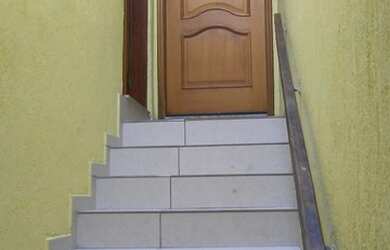 Imagem: A casa possui 4 Dormitórios, 2 Banheiros, 2 Vagas na garagem