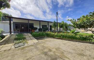 Imagem: A casa possui 4 Dormitórios, 4 Banheiros, 3 Vagas na garagem