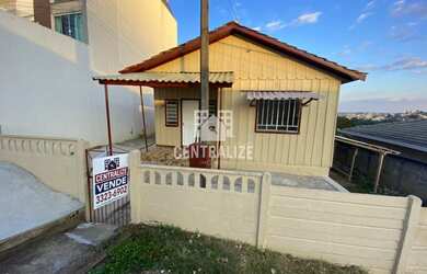 Imagem: A casa possui 3 Dormitórios, 1 Banheiro, 1 Vaga na garagem