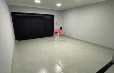 Imagem: A casa à venda possui 3 Dormitórios, 3 Banheiros, 2 Vagas