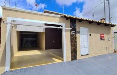 Imagem: A casa possui 3 Dormitórios, 3 Banheiros, 3 Vagas na garagem