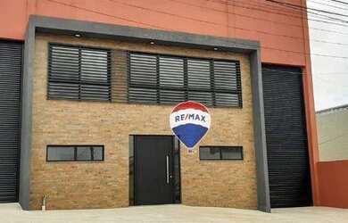 Imagem: O depósito possui 2 Vagas na garagem e 1000m² de Área e está