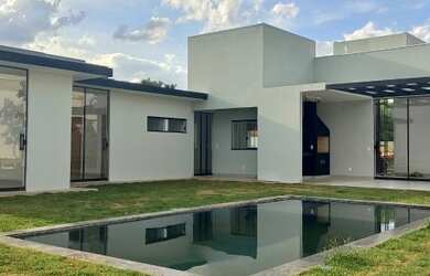 Imagem: A casa em condomínio possui 3 Dormitórios, 5 Banheiros, 2