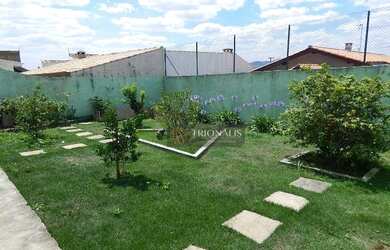 Imagem: A casa possui 3 Dormitórios, 3 Banheiros, 2 Vagas na garagem