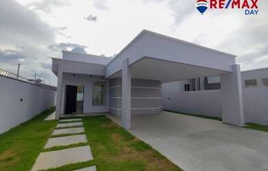 Imagem: A casa possui 3 Dormitórios, 1 Banheiro, 2 Vagas na garagem