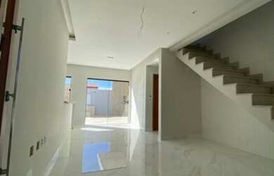 Imagem: A casa possui 4 Dormitórios, 3 Banheiros, 2 Vagas na garagem