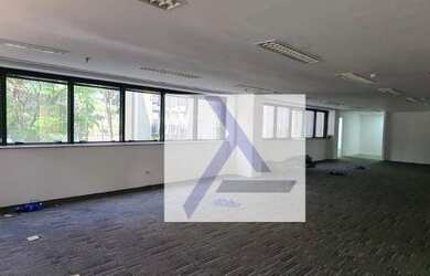 Imagem: O depósito possui 5 Vagas na garagem e 214m² de Área e está