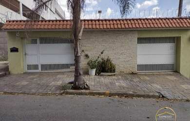 Imagem: A casa possui 3 Dormitórios, 4 Banheiros, 3 Vagas na garagem