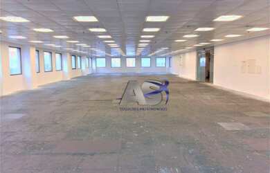 Imagem: O depósito possui 5 Vagas na garagem, 597m² de Área e está