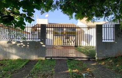 Imagem: A casa possui 2 Dormitórios, 1 Banheiro, 2 Vagas na garagem