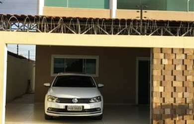 Imagem: A casa possui 5 Dormitórios, 5 Banheiros, 4 Vagas na garagem