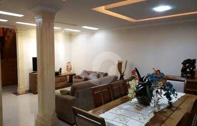 Imagem: A casa possui 3 Dormitórios, 4 Banheiros, 3 Vagas na garagem