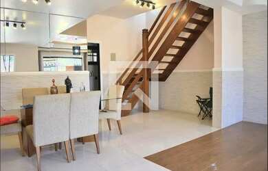 Imagem: A casa possui 3 Dormitórios, 3 Banheiros, 1 Vaga na garagem