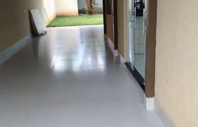 Imagem: A casa possui 3 Dormitórios, 2 Banheiros, 3 Vagas na garagem