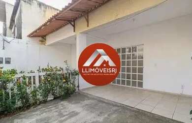 Imagem: A casa em condomínio possui 4 Dormitórios, 2 Banheiros, 2