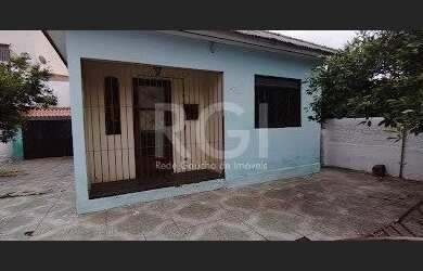 Imagem: A casa possui 2 Dormitórios, 1 Banheiro, 3 Vagas na garagem