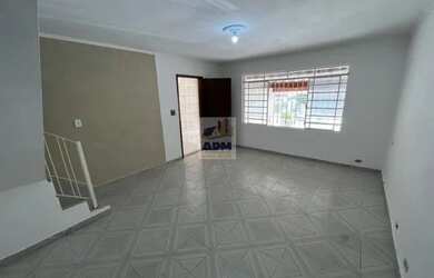 Imagem: A casa possui 2 Dormitórios, 2 Banheiros, 2 Vagas na garagem