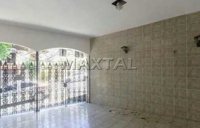 Imagem: A casa possui 3 Dormitórios, 3 Banheiros, 2 Vagas na garagem