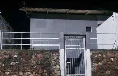 Imagem: A casa possui 2 Dormitórios, 1 Banheiro e está localizado