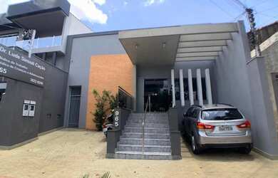 Imagem: O apartamento possui 1 Dormitório, 1 Banheiro, 2 Vagas na garagem