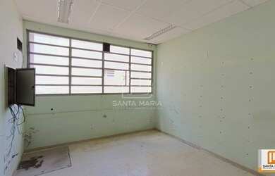 Imagem: O depósito possui 5 Vagas na garagem, 2.300m² de Área e