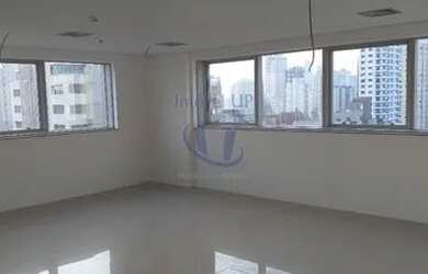 Imagem: O depósito possui 2 Vagas na garagem, 50m² de Área e está