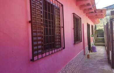 Imagem: A casa possui 2 Dormitórios, 2 Banheiros, 80m² de Área e