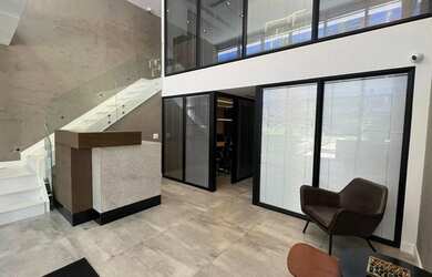 Imagem: O depósito possui 1 Vaga na garagem e 170m² de Área e está