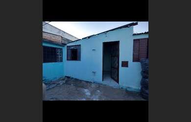 Imagem: A casa possui 2 Dormitórios, 1 Banheiro e está localizado