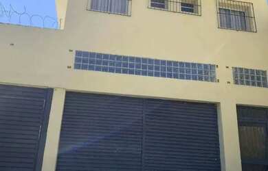 Imagem: O depósito possui 4 Vagas na garagem e 230m² de Área e está