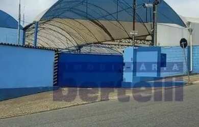 Imagem: O depósito possui 5 Vagas na garagem, 2.500m² de Área e