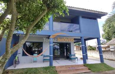 Imagem: A casa possui 2 Dormitórios, 2 Banheiros, 2 Vagas na garagem