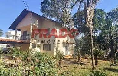 Imagem: A casa possui 4 Dormitórios, 5 Banheiros, 5 Vagas na garagem